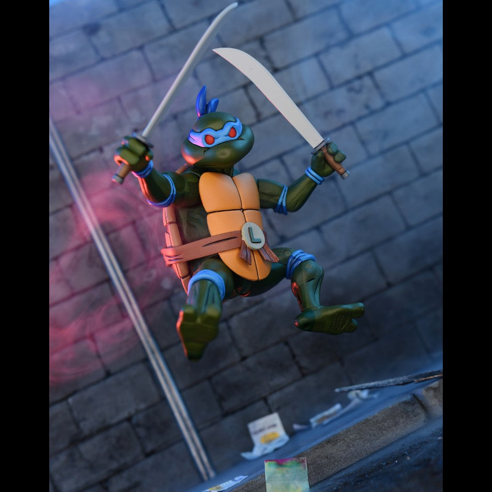 Teenage Mutant Ninja Turtles (Cartoon) - Ultimate Leonardo (VHS) 7&quot; Scale Action Figure - NECA