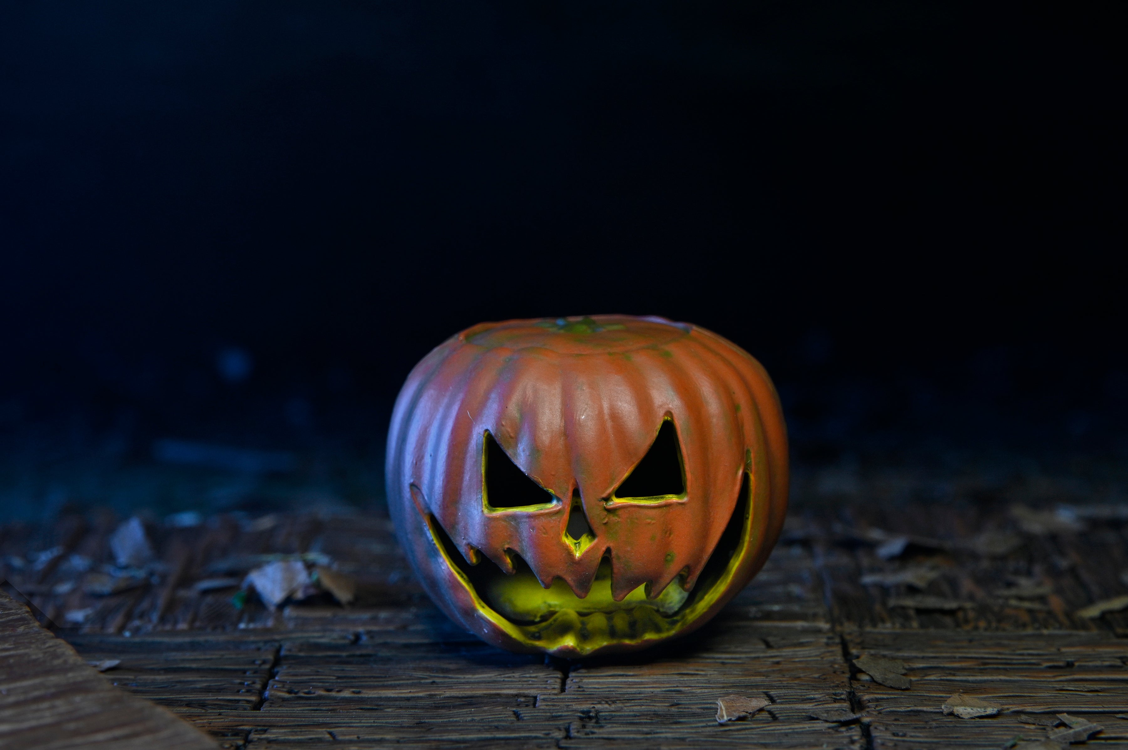 Halloween: The Curse of Michael Myers - Ultimate Michael Myers 7" Scale Action Figure - NECA on Haulathon.com
